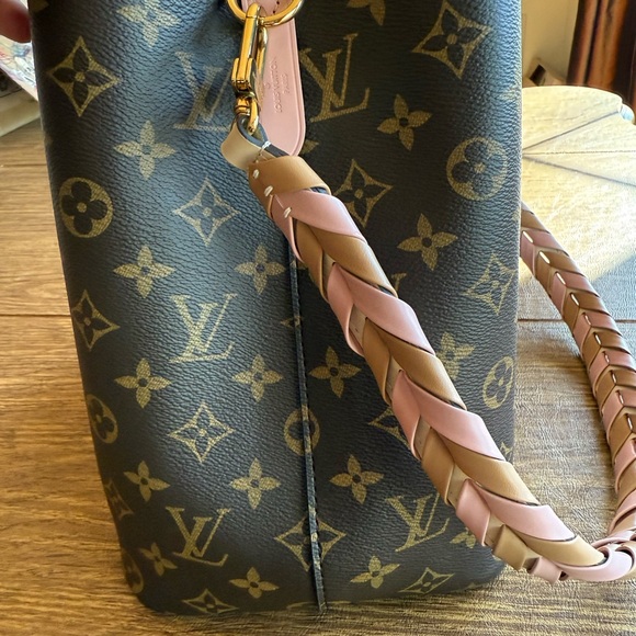 Brand new Louis Vuitton Neonoe with unique strap - Picture 10 of 10